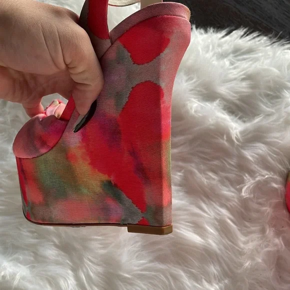 Alice and Olivia Wedges - Picture 8 of 11